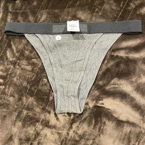 GILLY HICKS cheeky thong